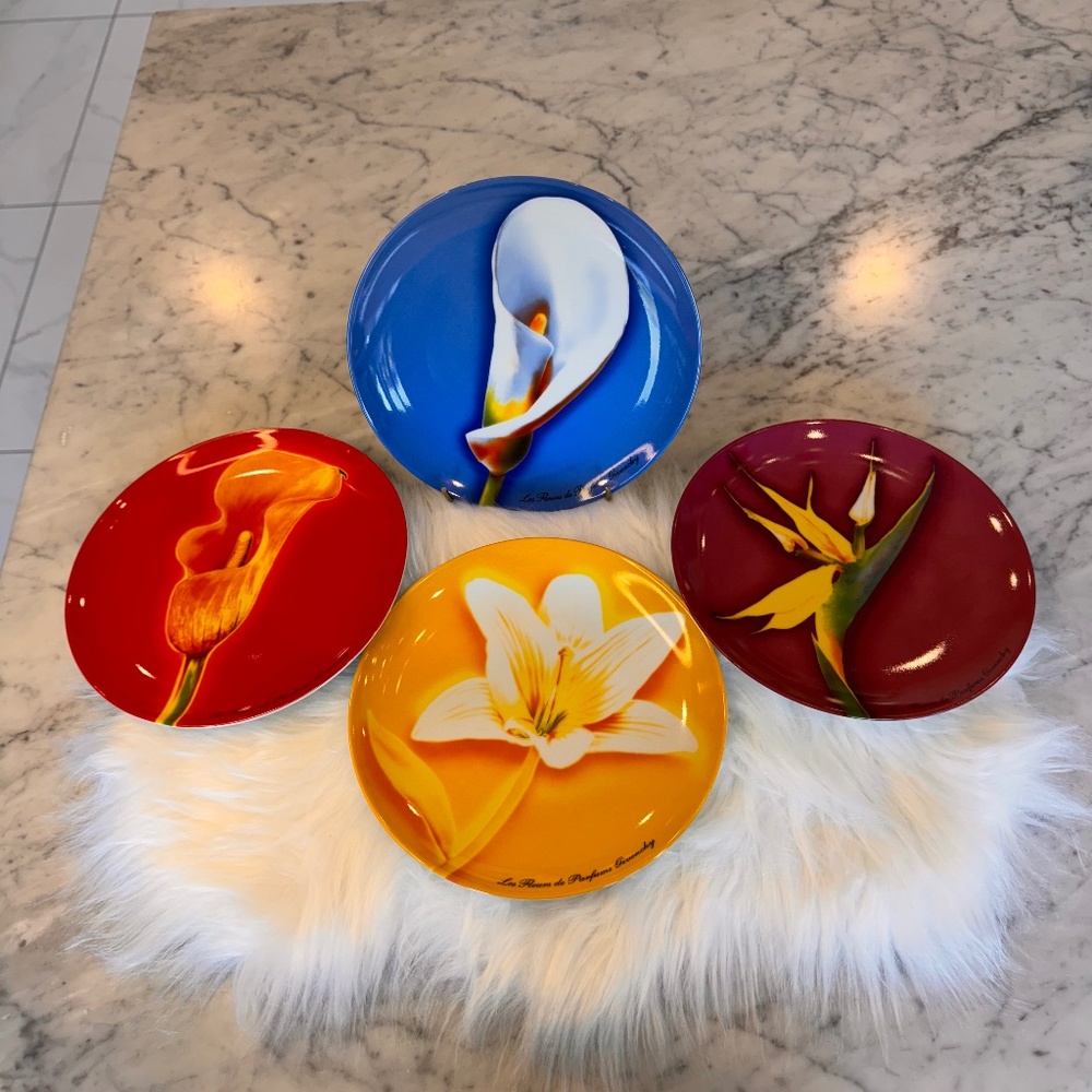 Givenchy Les Fleurs de Parfums Givenchy 4 ceramic plates. Excellent Condition.